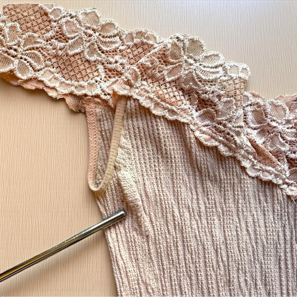 GUESS JEANS Authentic Lace Trim Glitter Ribbed Knit Top Juniors XS/S - Picture 6 of 7